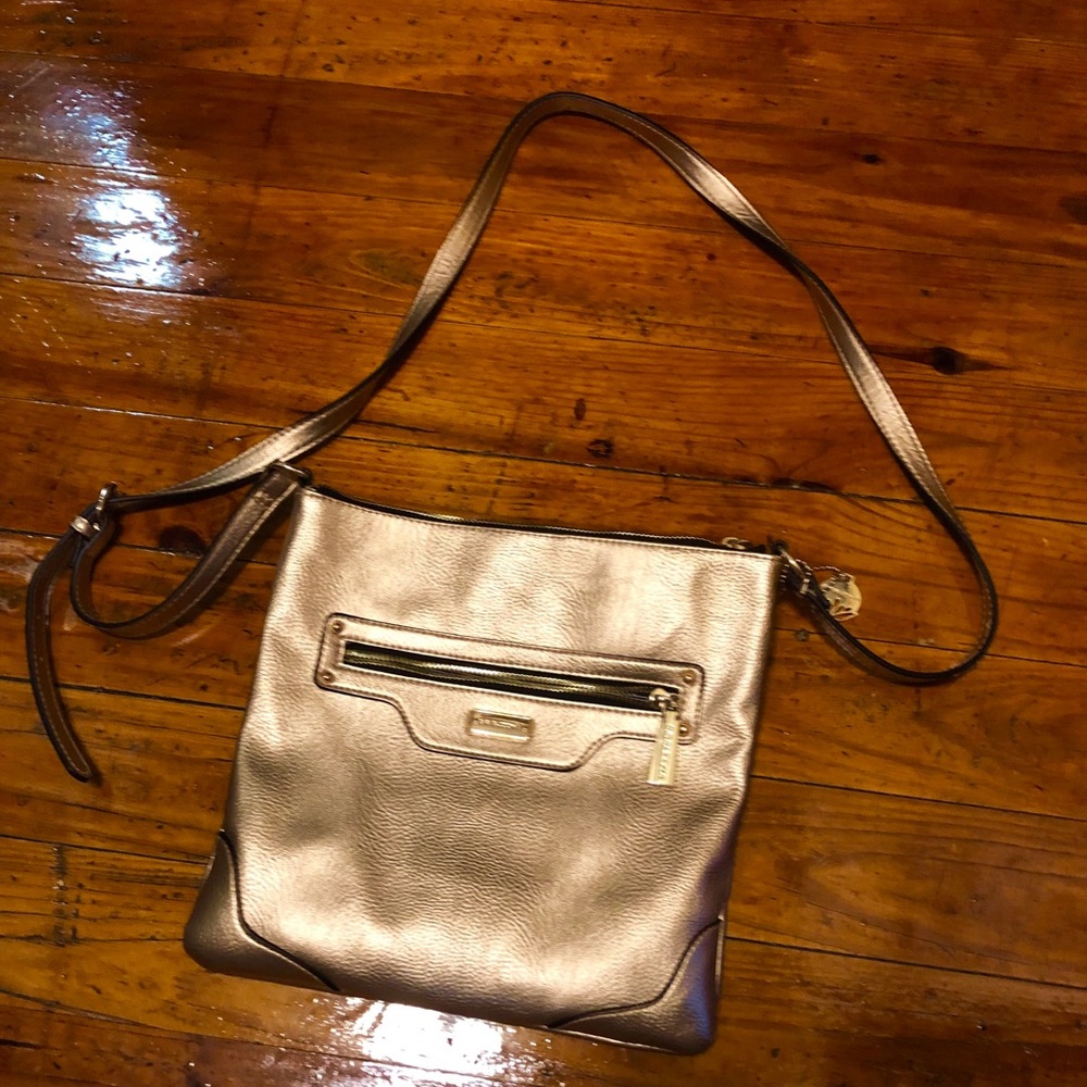 Cross body - Picture 1 of 1